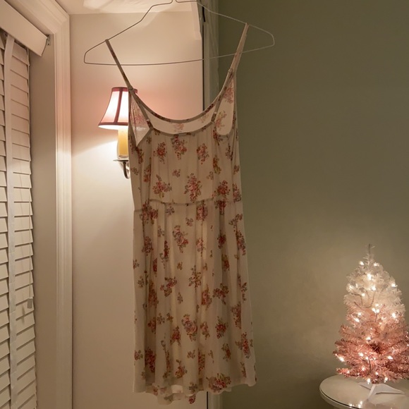 Brandy Melville Nora Dress in Cream Floral - Picture 5 of 6